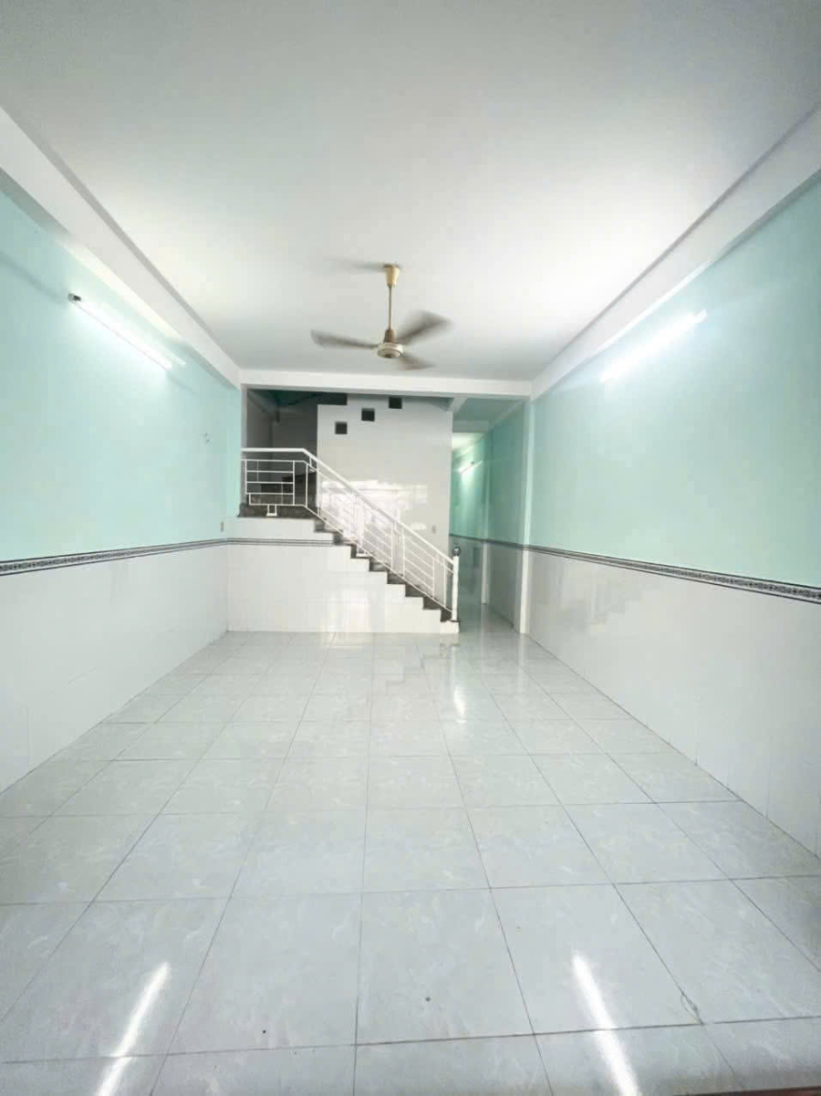  CHO THUÊ Nhà 1 trệt 1 lầu, mới đẹp KDC 586,  GẦN CHỢ  PHÚ THỨ, phường hưng phú 